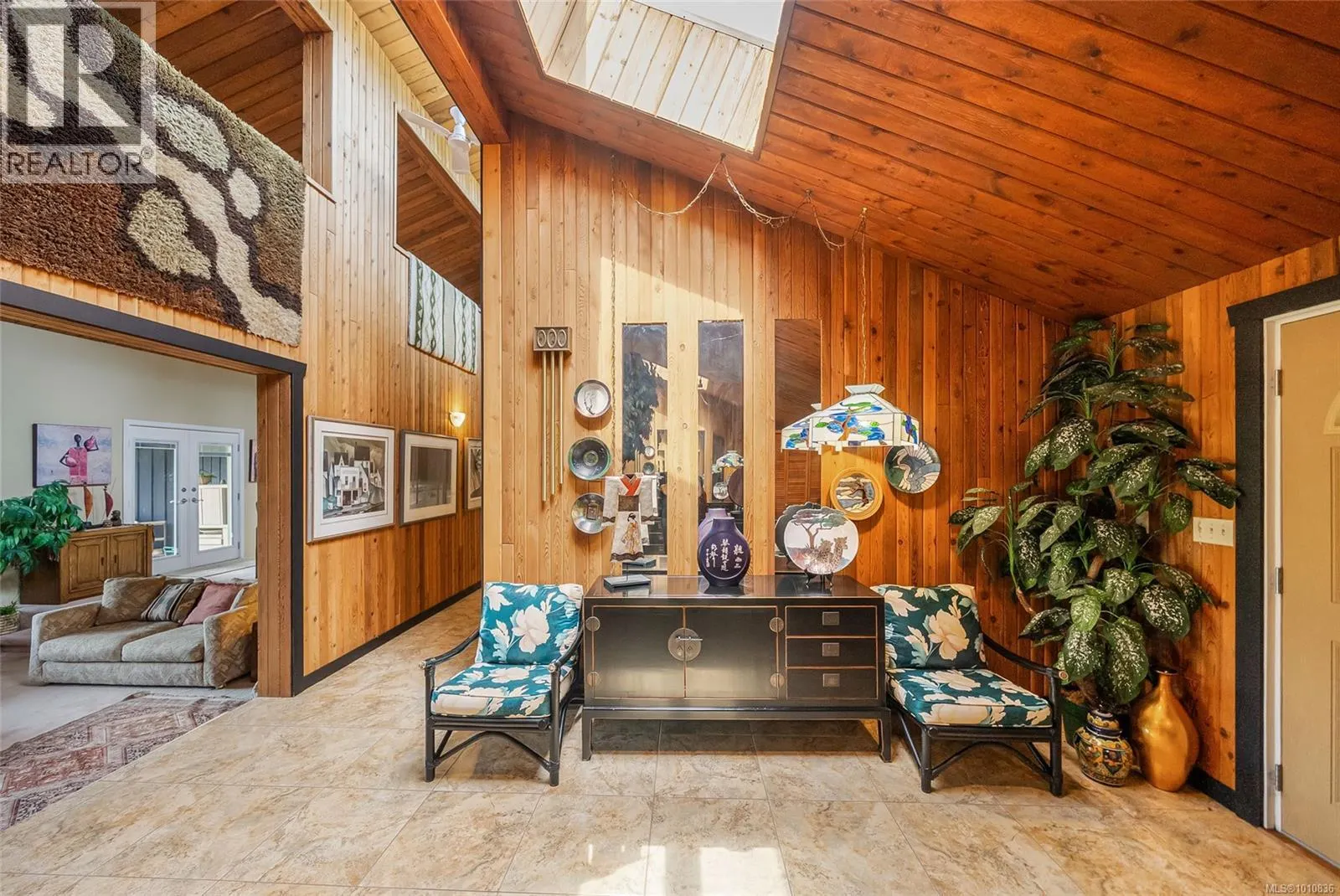 807 Shorewood Dr