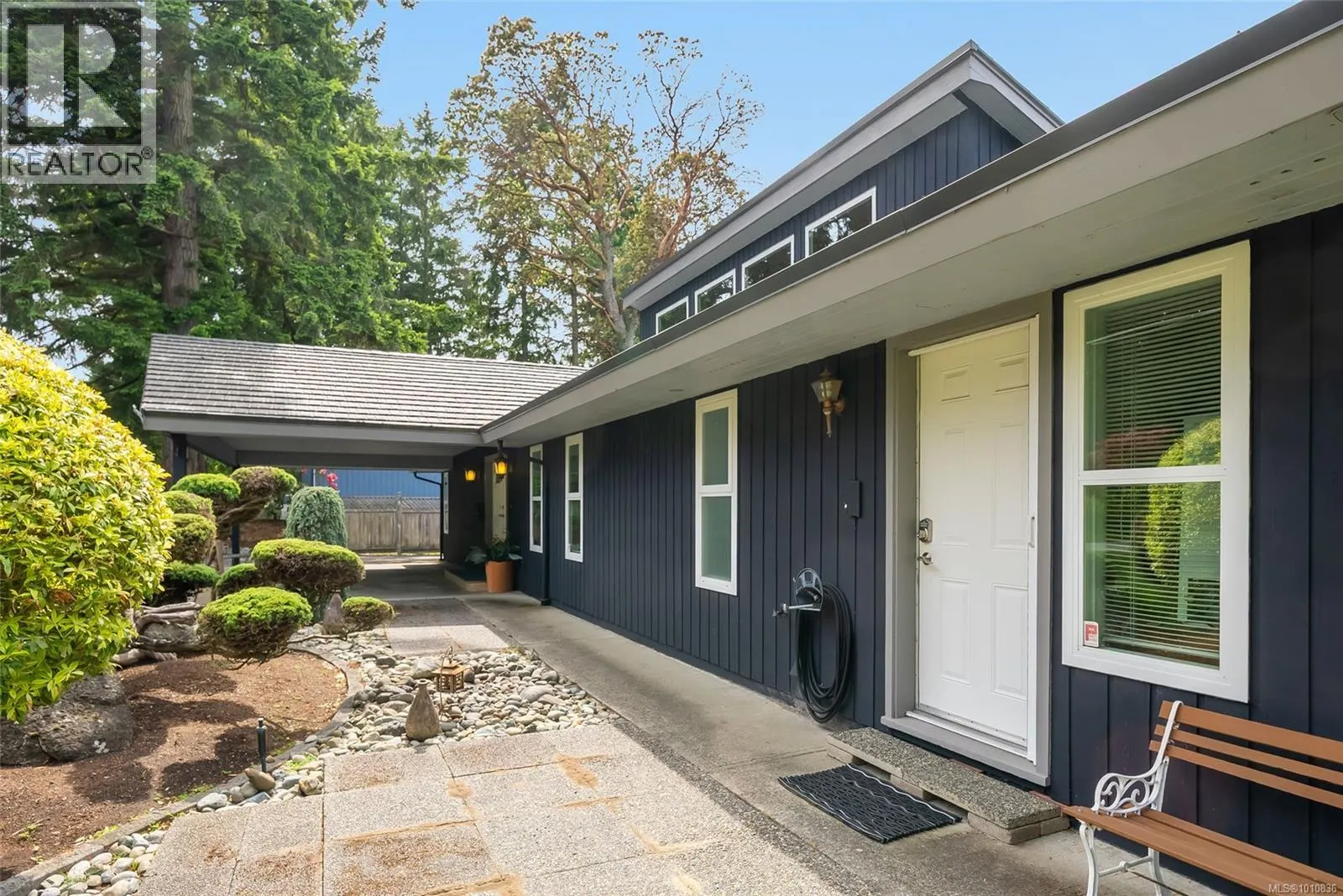 807 Shorewood Dr