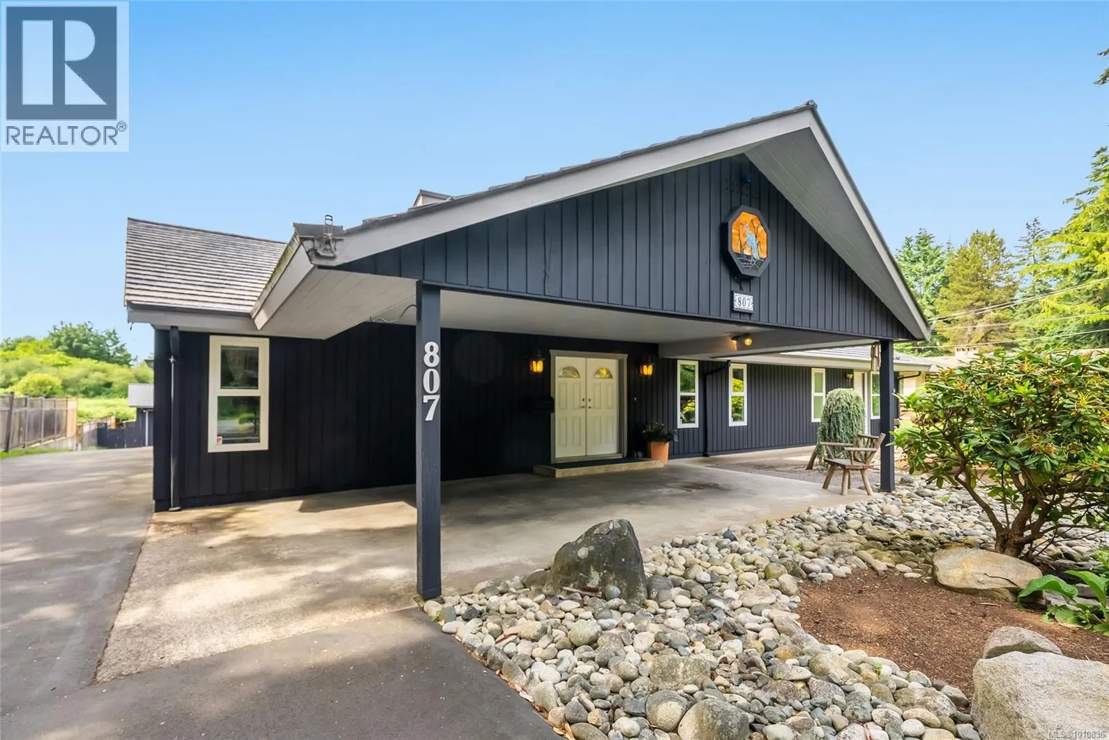 807 Shorewood Dr