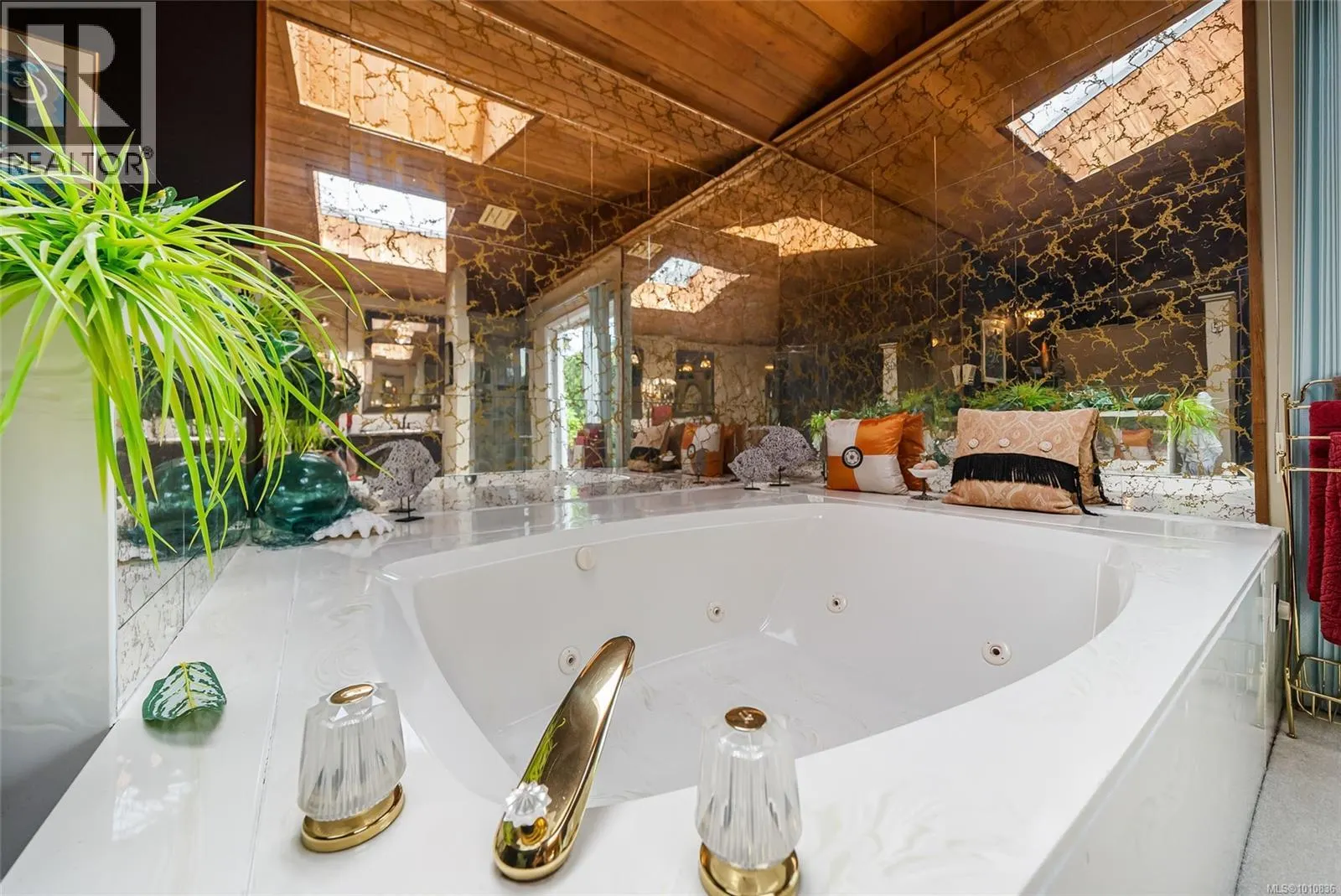 807 Shorewood Dr
