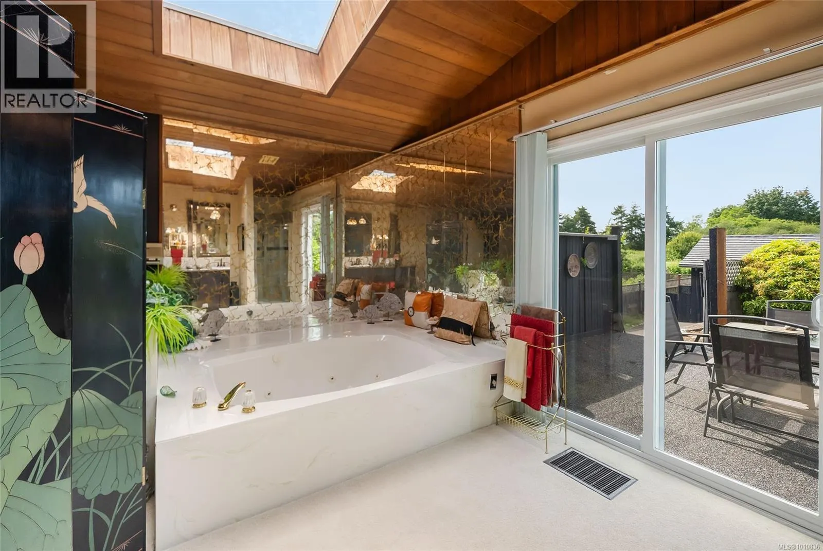 807 Shorewood Dr