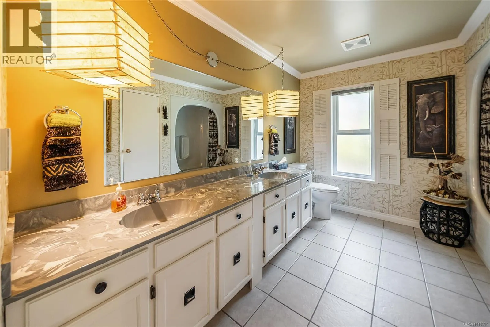 807 Shorewood Dr