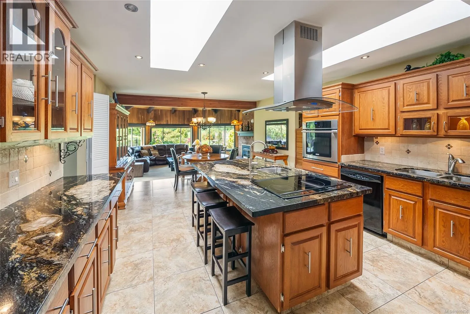 807 Shorewood Dr