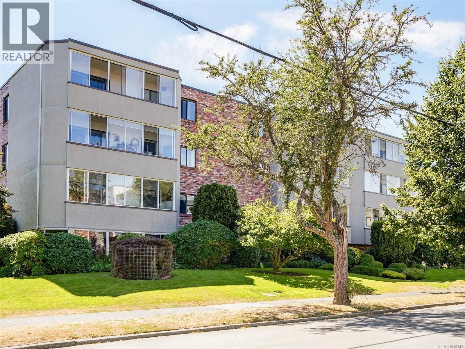 404 1041 Rockland Ave