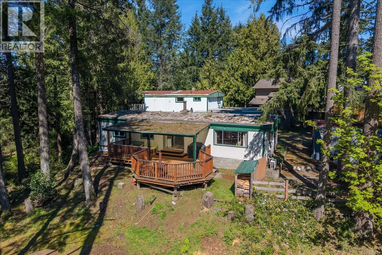 69 Lake Pl