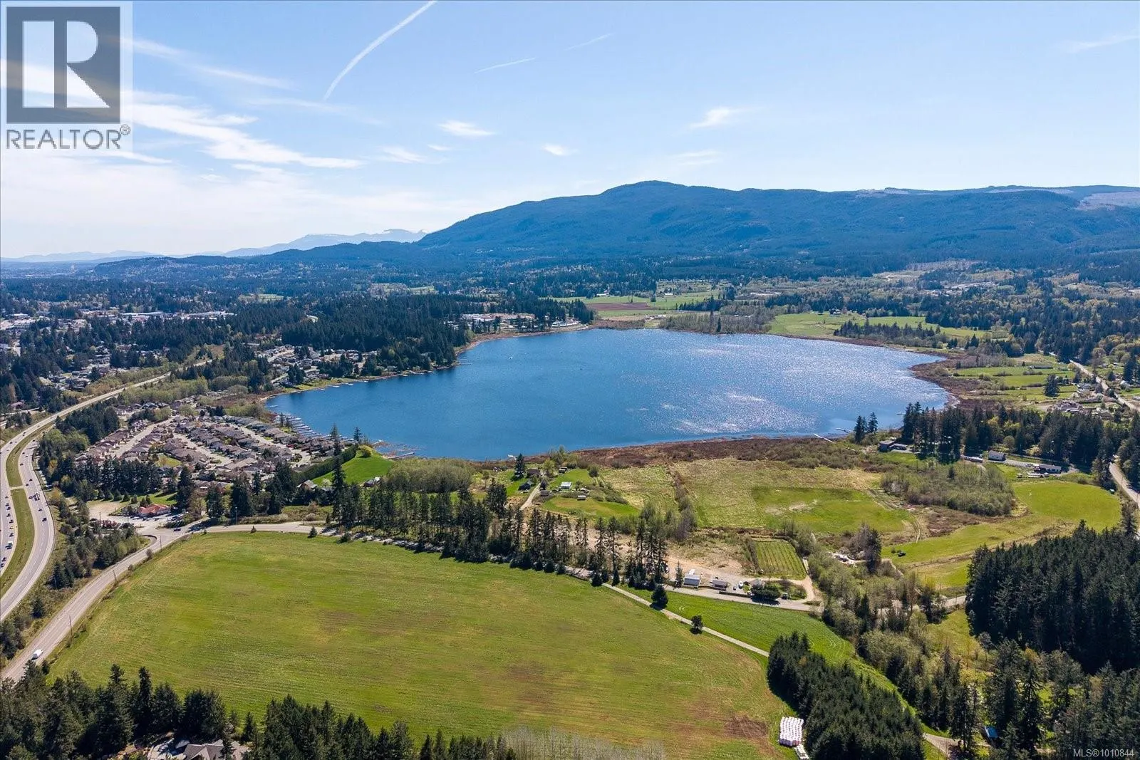69 Lake Pl
