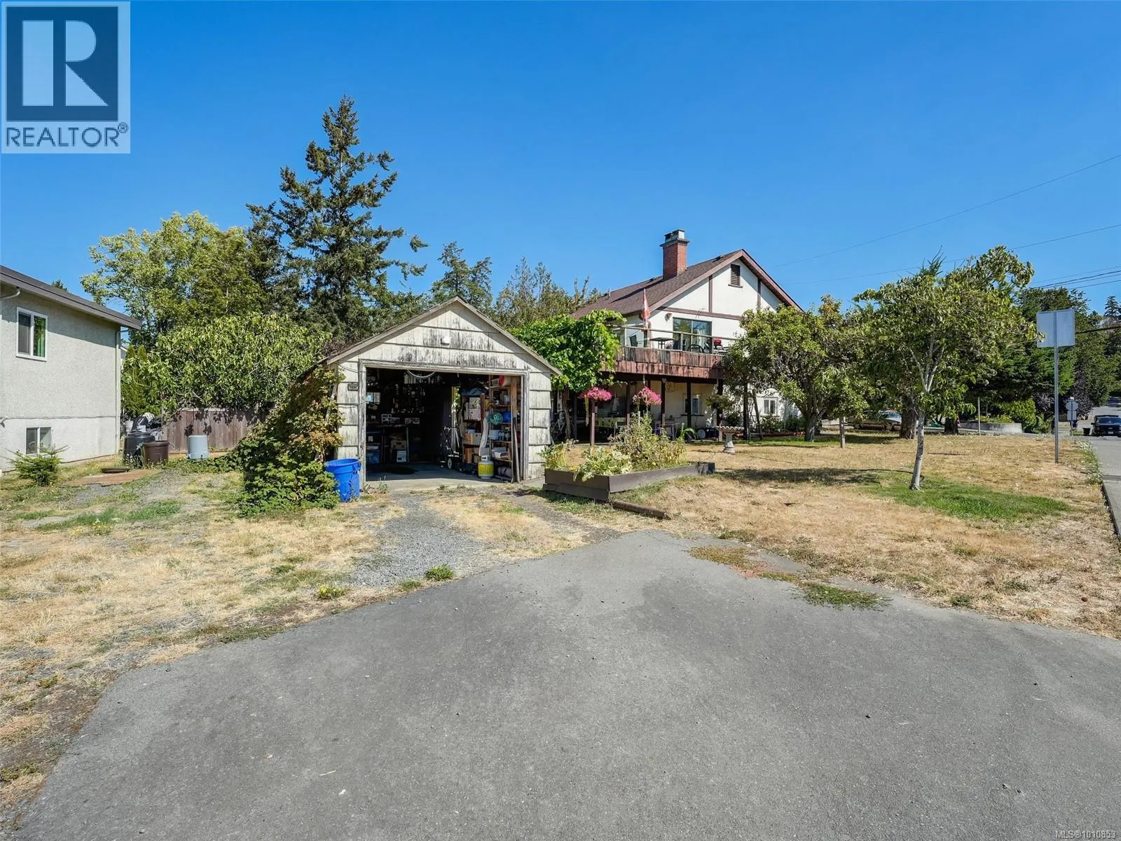 8 Camden Ave