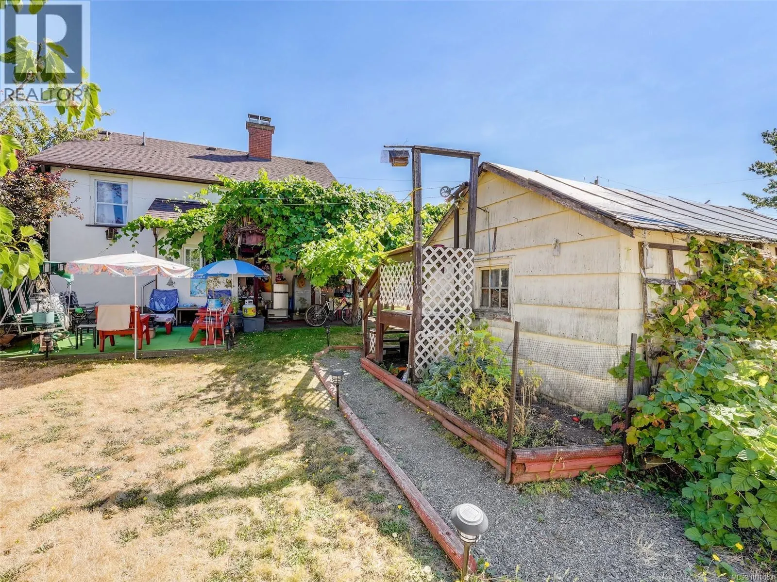 8 Camden Ave