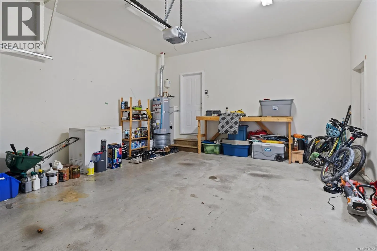 2398 Poplar Dr