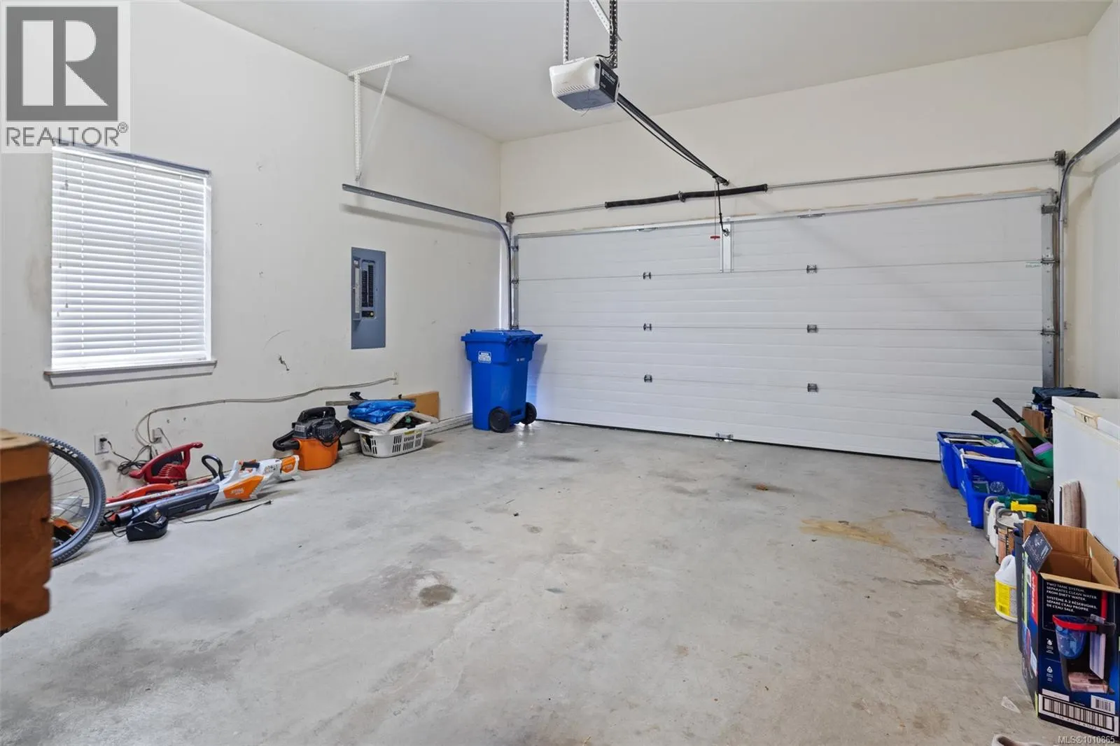 2398 Poplar Dr