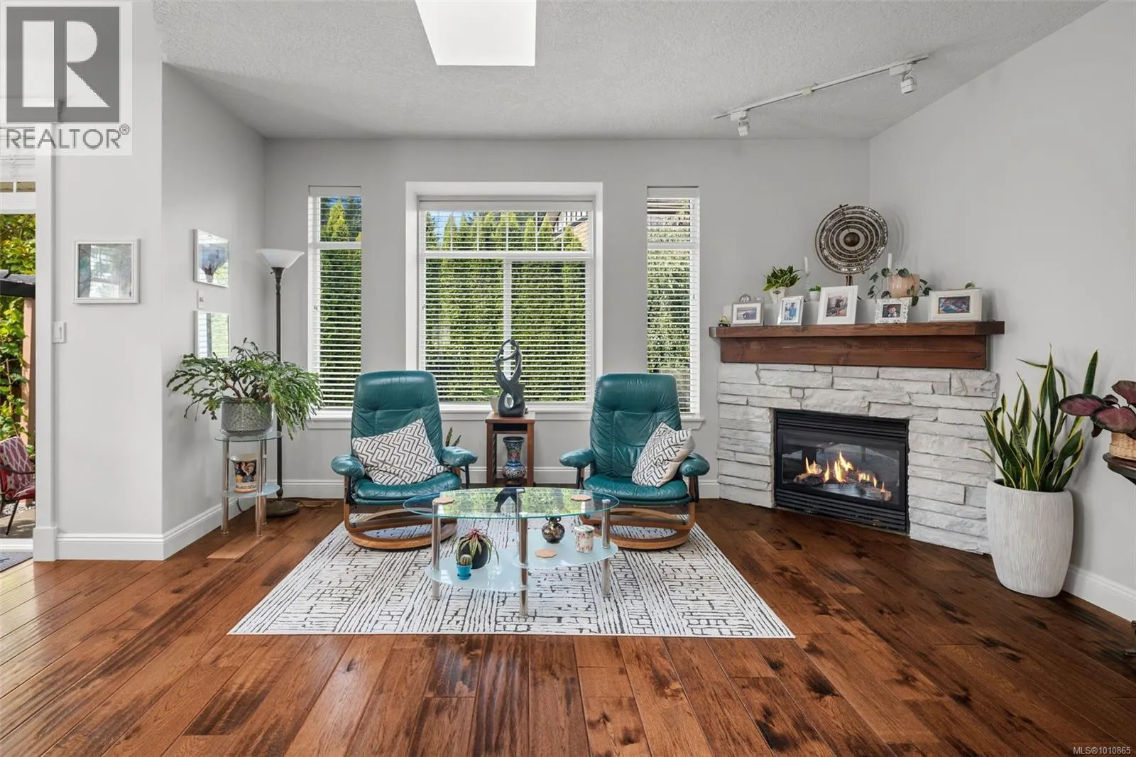 2398 Poplar Dr