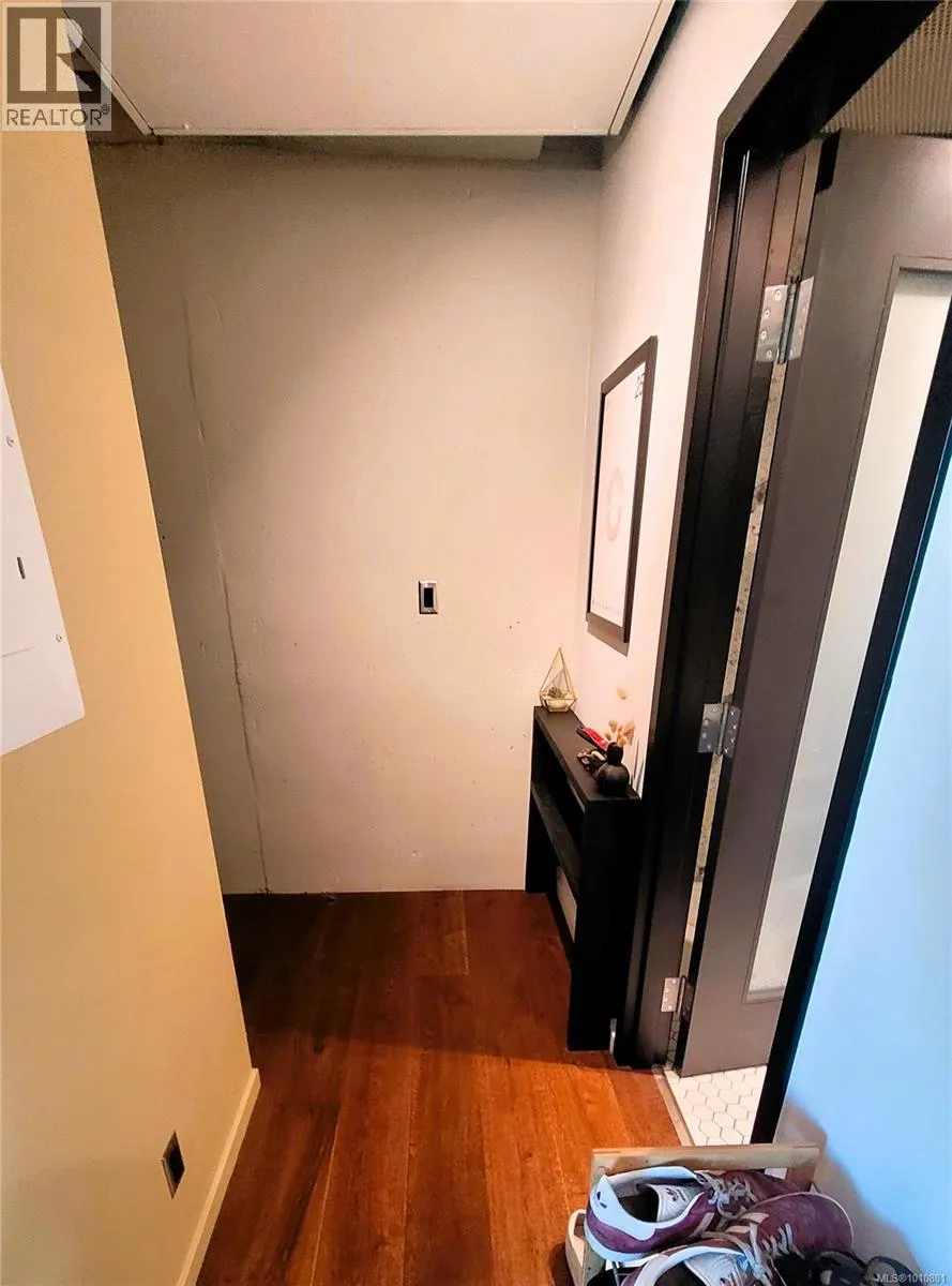 632 1029 View St