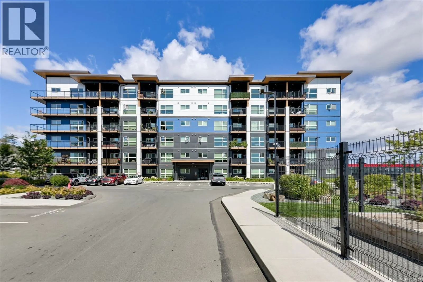 303 2461 Gateway Rd