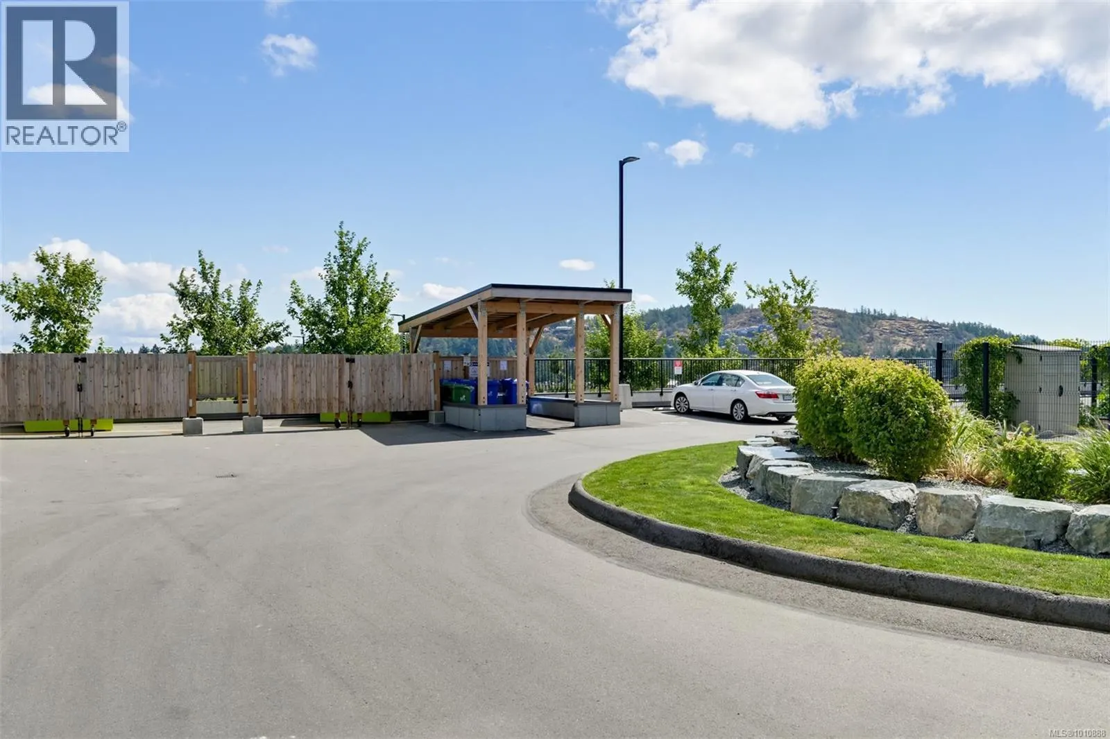 303 2461 Gateway Rd
