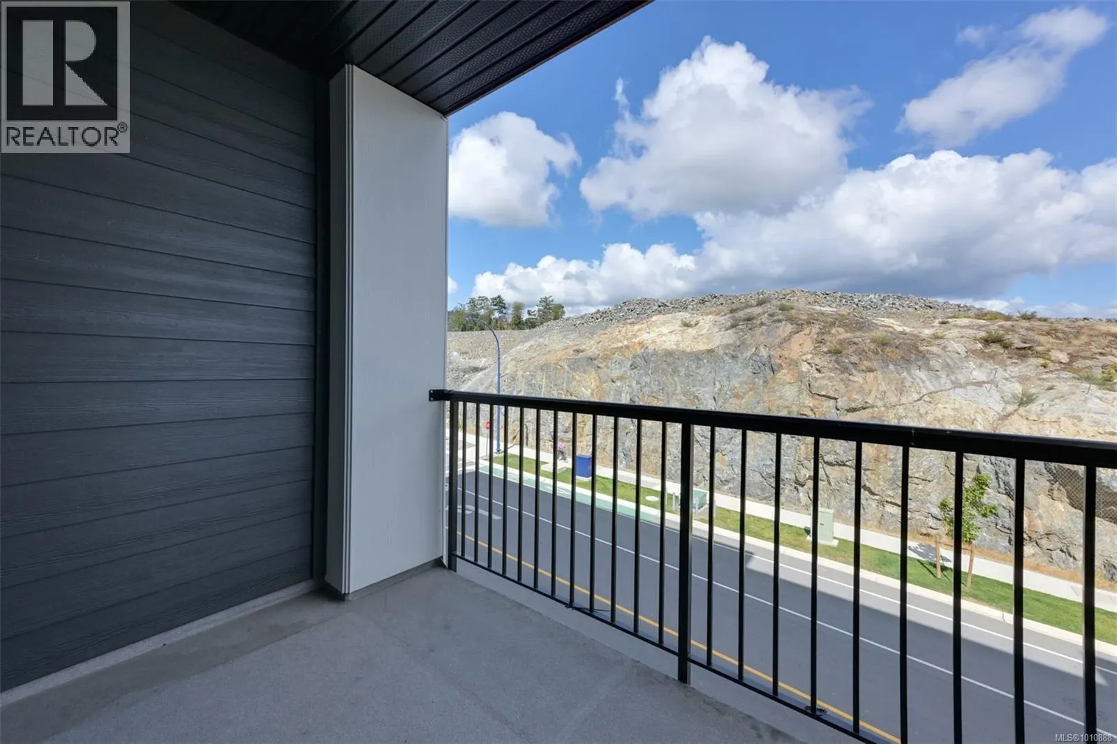 303 2461 Gateway Rd