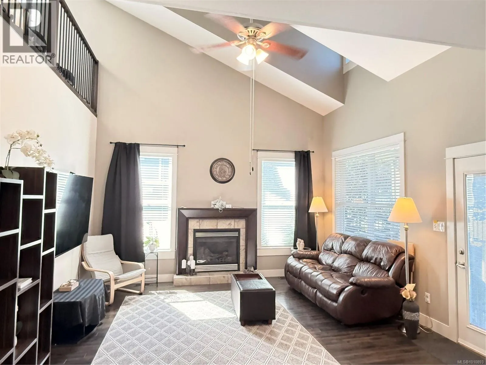 6196 Strathcona Pl