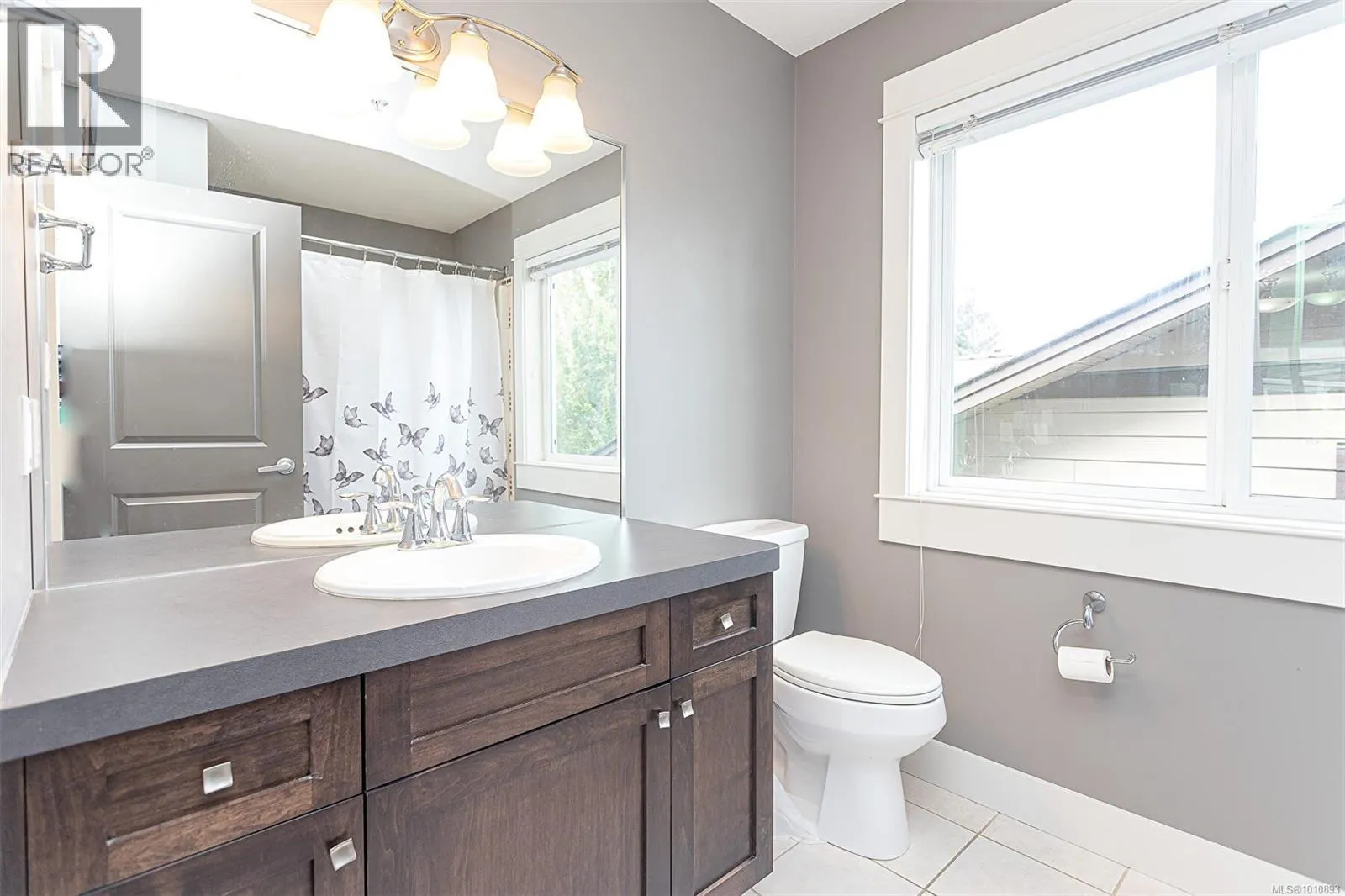 6196 Strathcona Pl