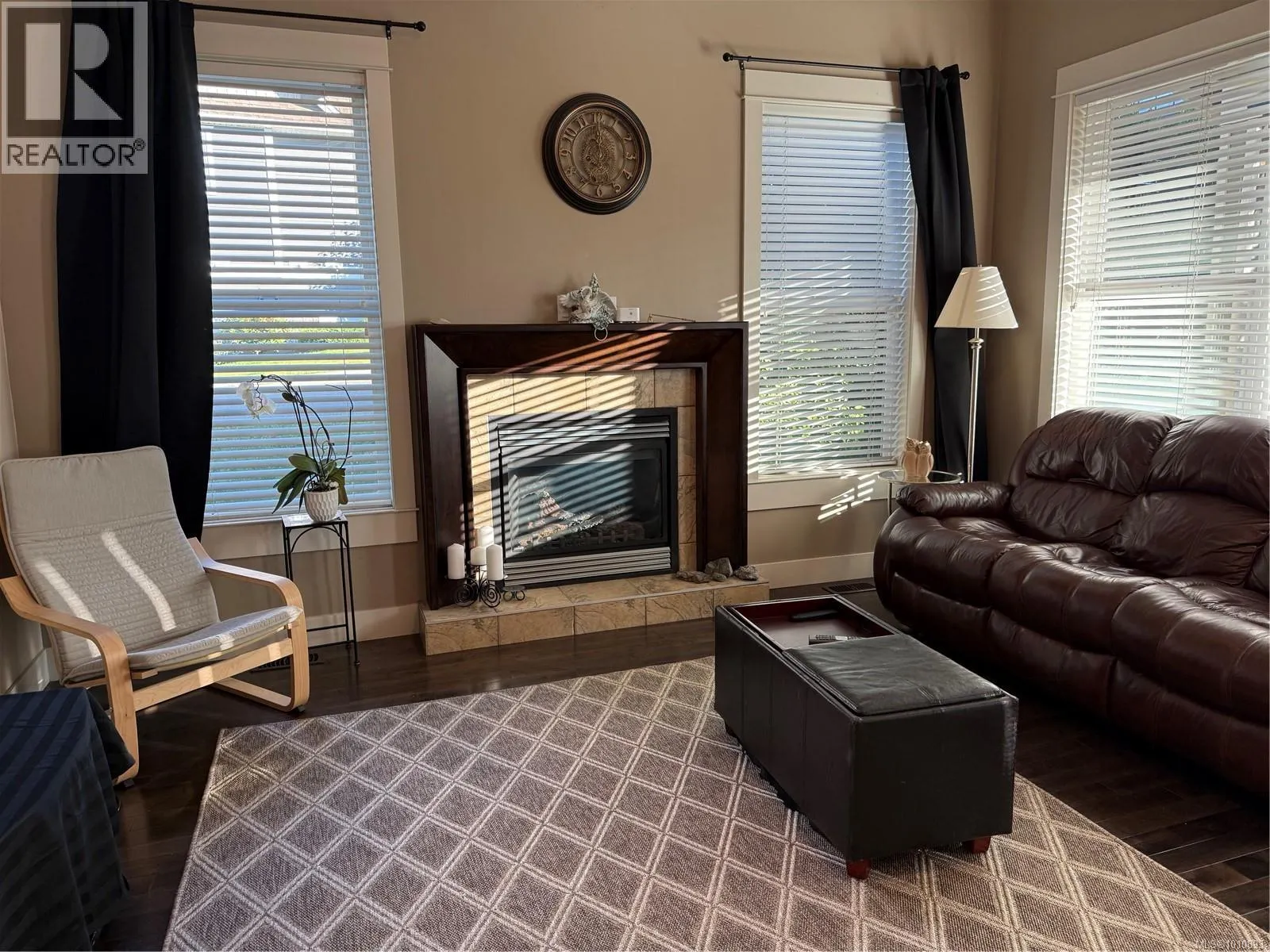 6196 Strathcona Pl