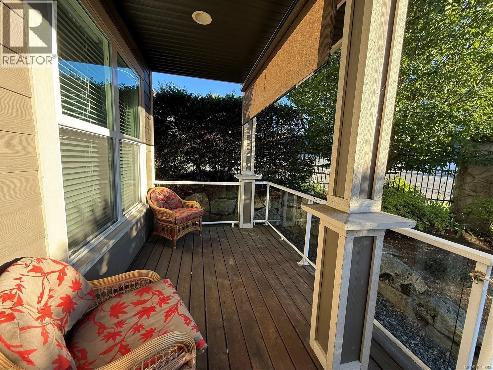 6196 Strathcona Pl