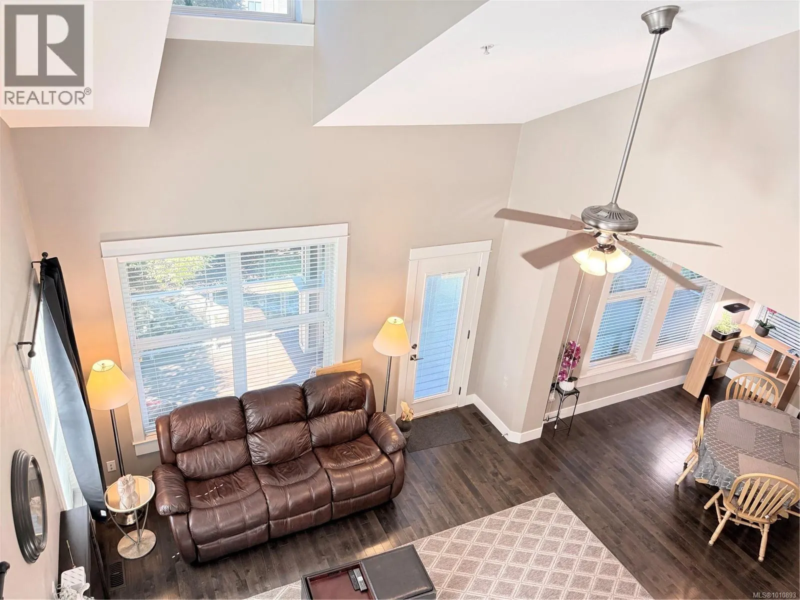 6196 Strathcona Pl