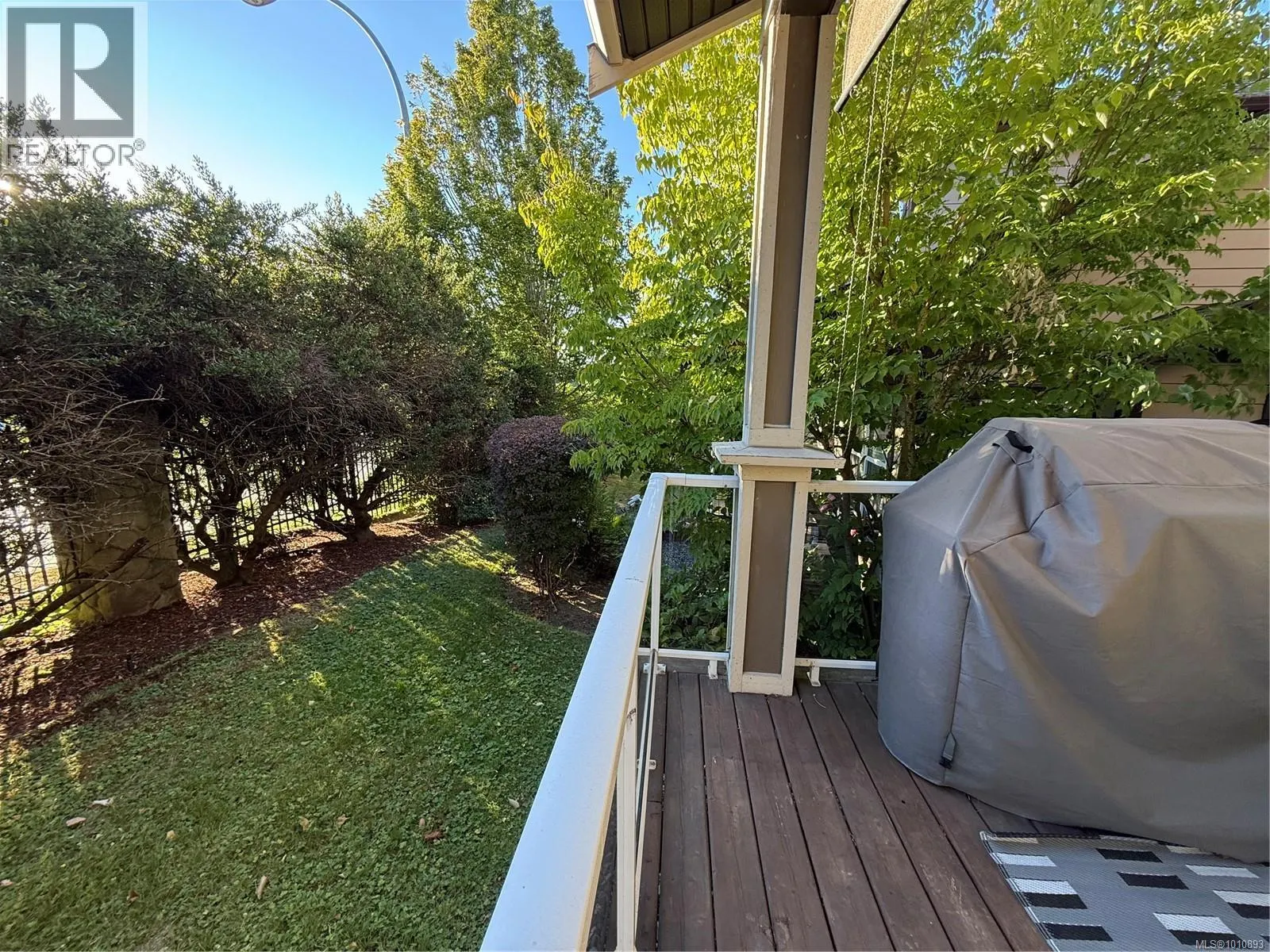 6196 Strathcona Pl