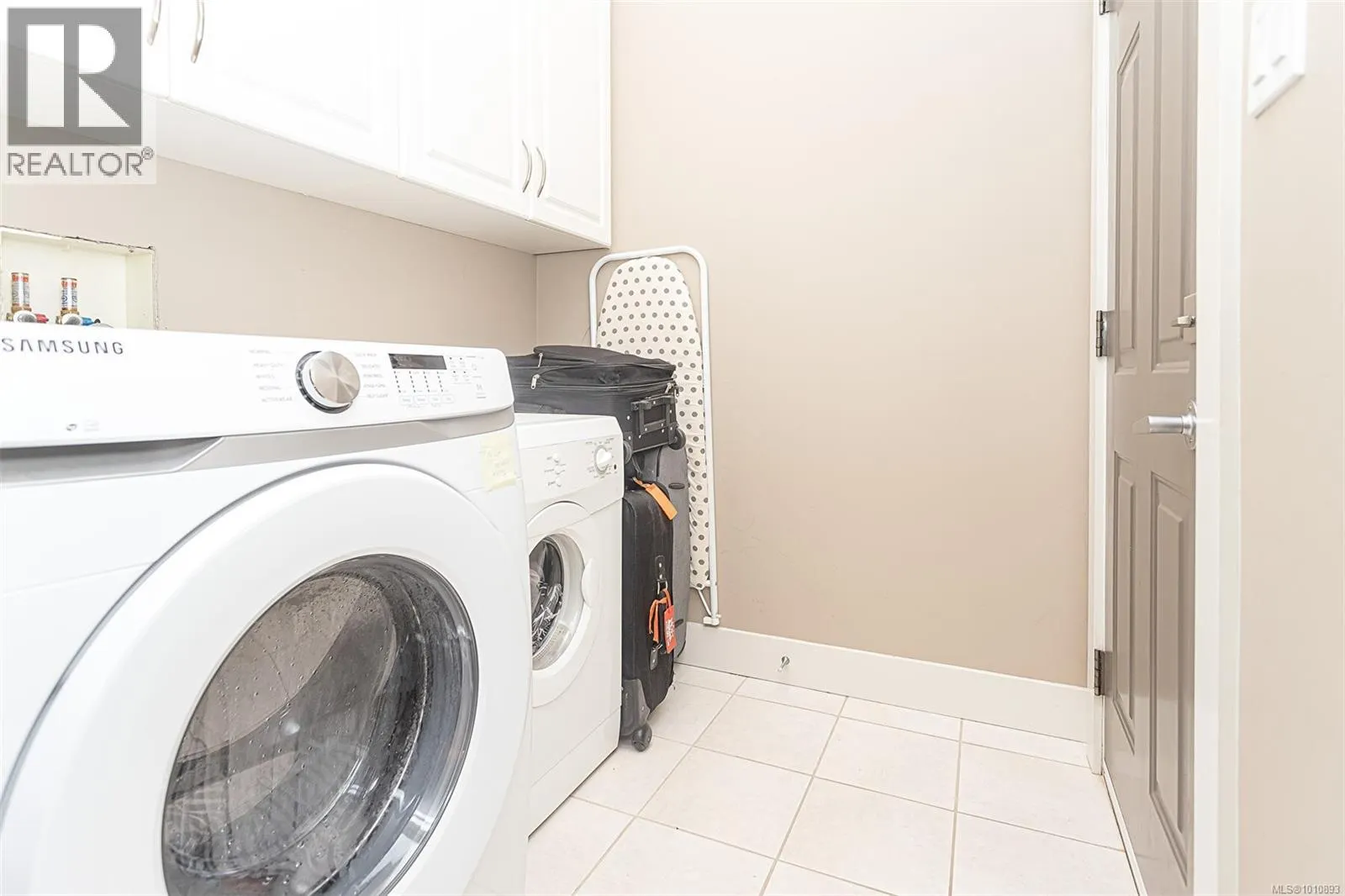 6196 Strathcona Pl