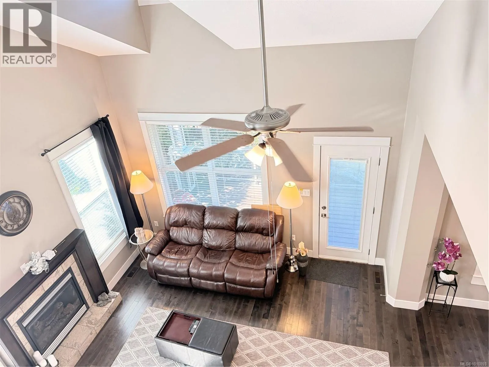 6196 Strathcona Pl