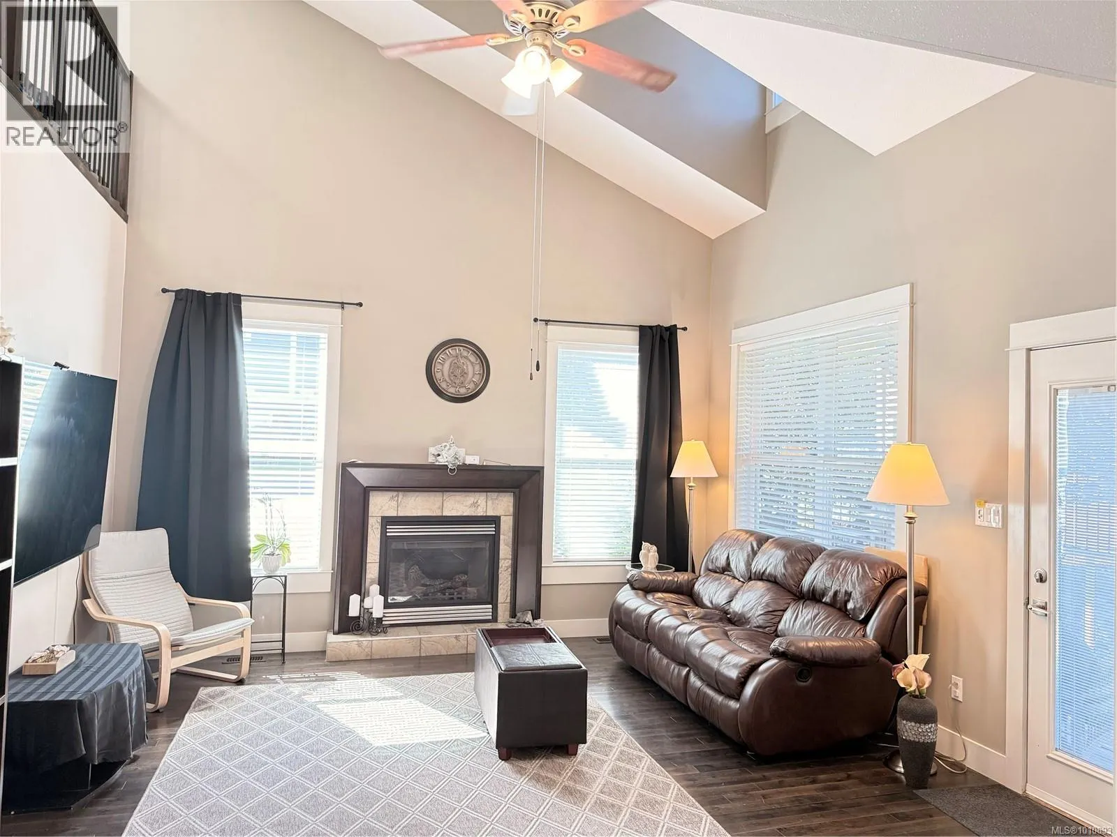 6196 Strathcona Pl