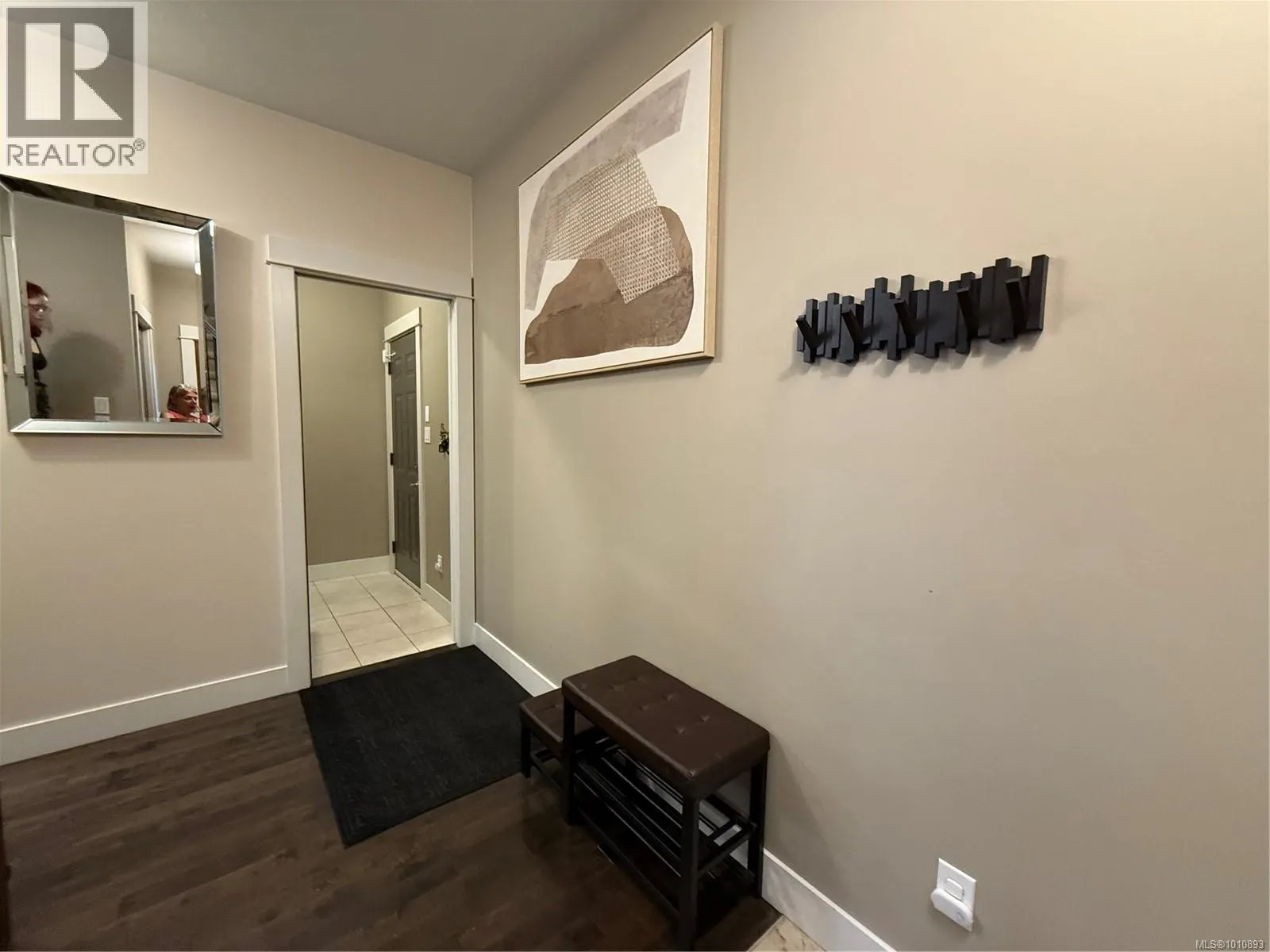 6196 Strathcona Pl