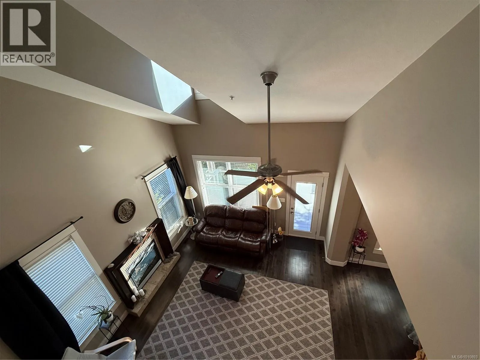 6196 Strathcona Pl