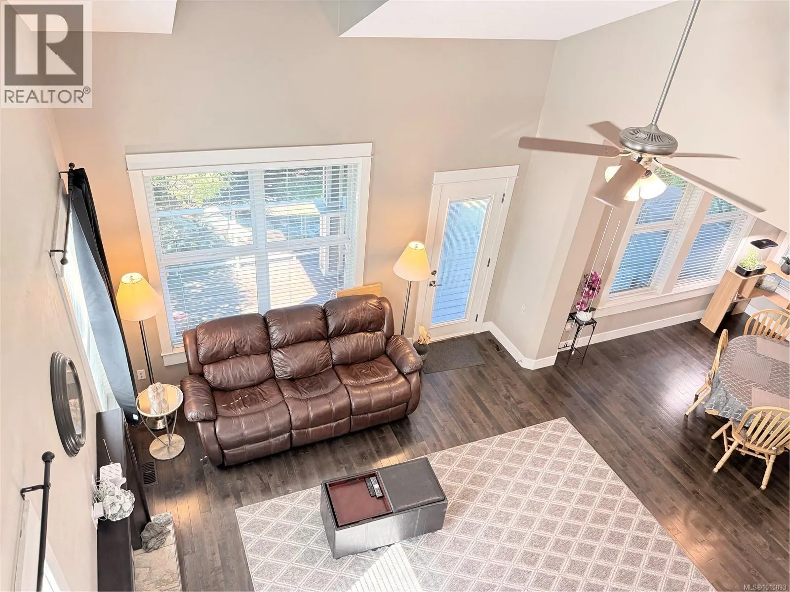 6196 Strathcona Pl