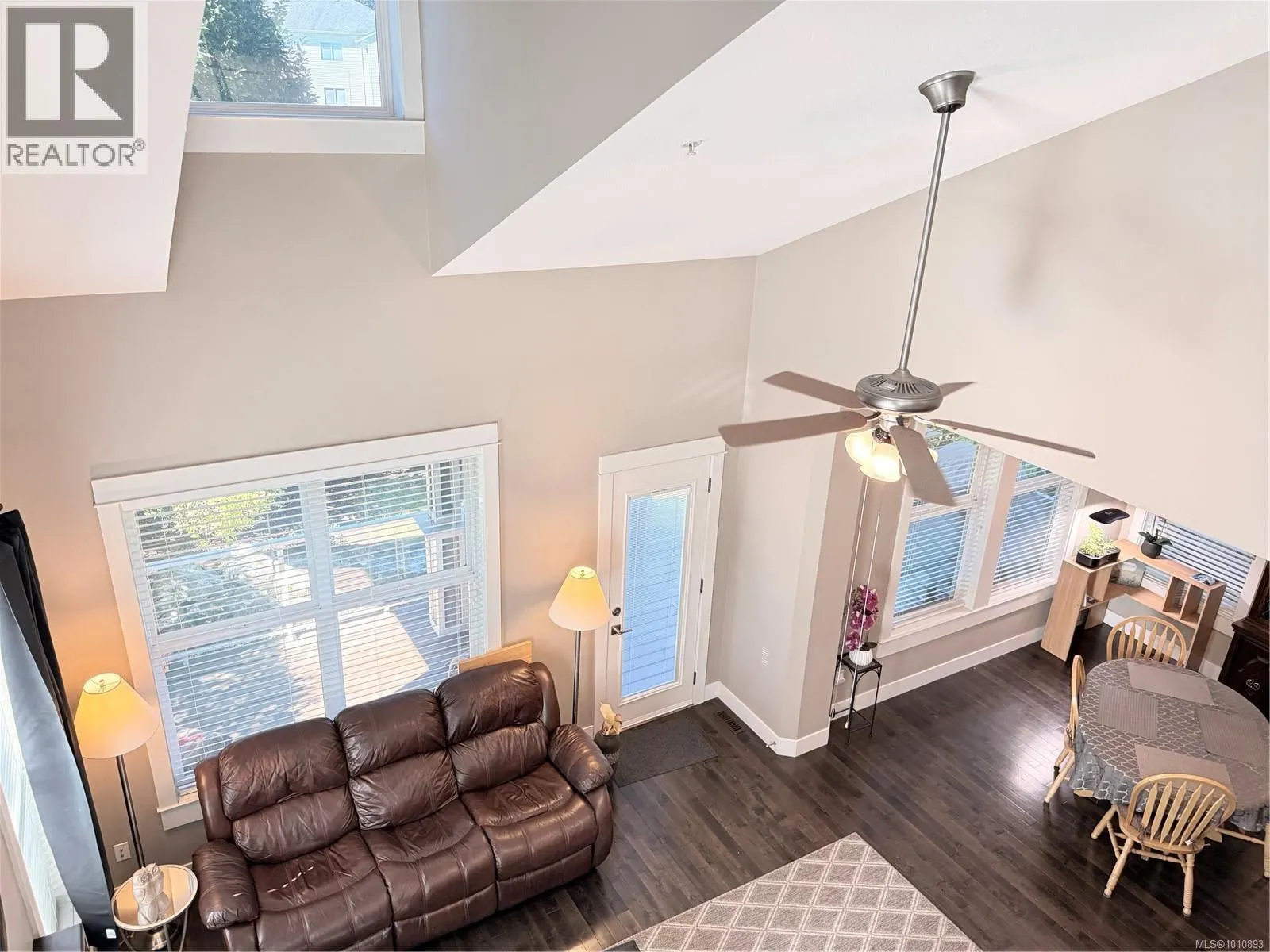 6196 Strathcona Pl
