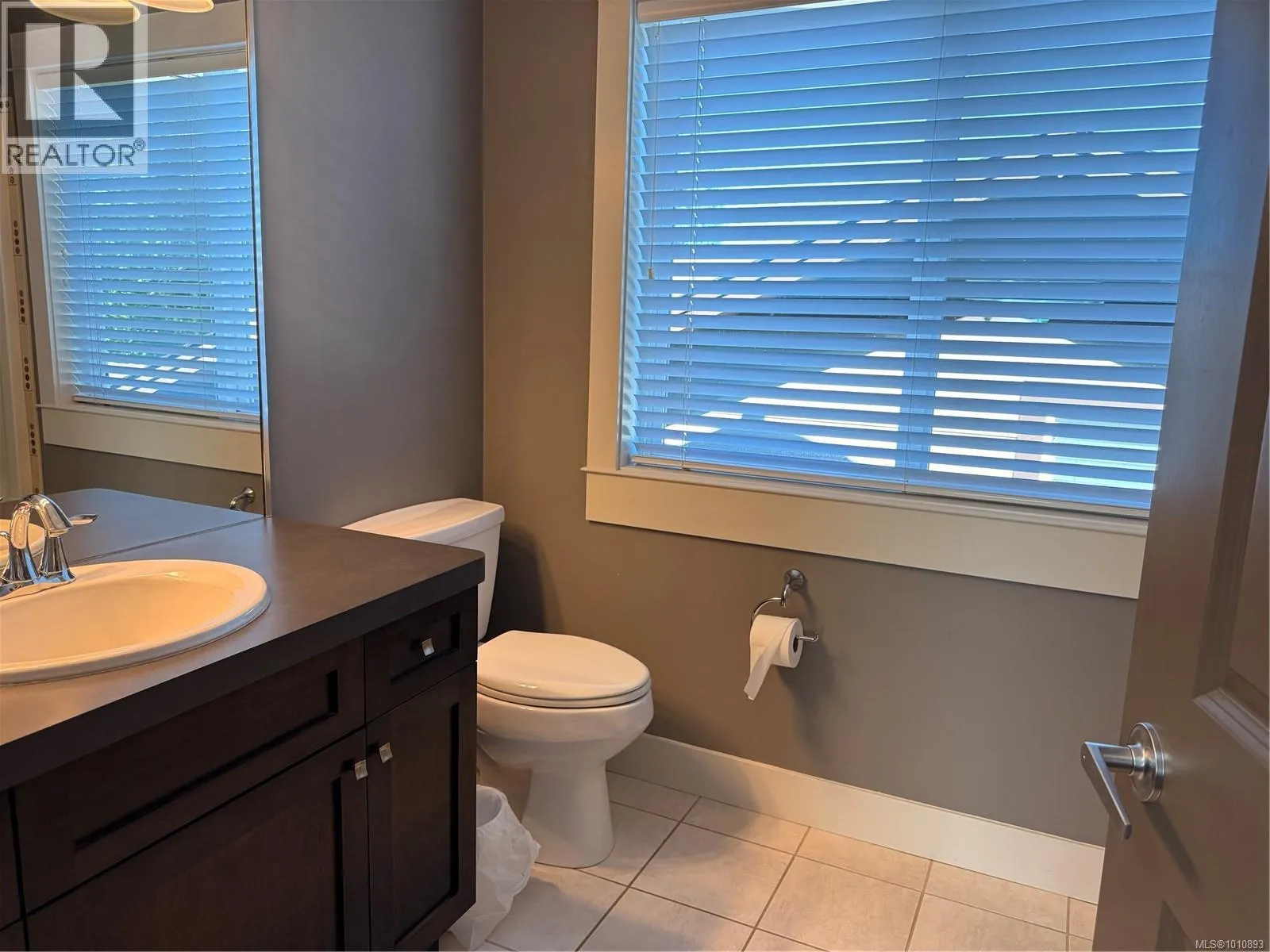 6196 Strathcona Pl