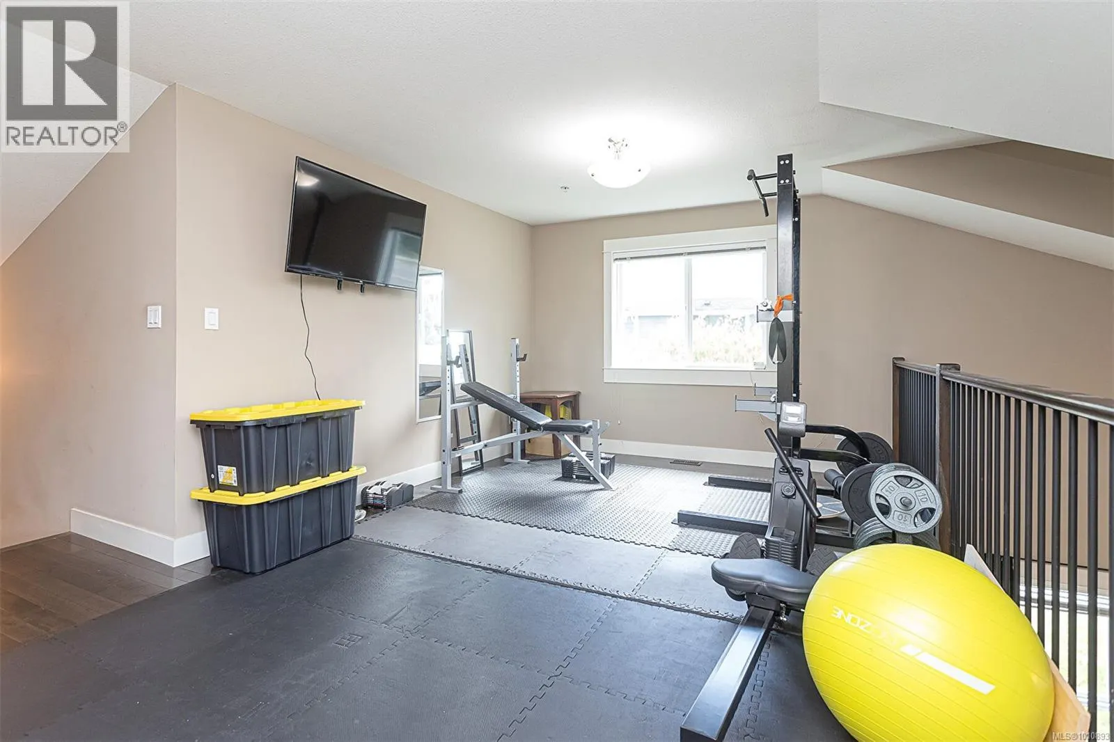 6196 Strathcona Pl