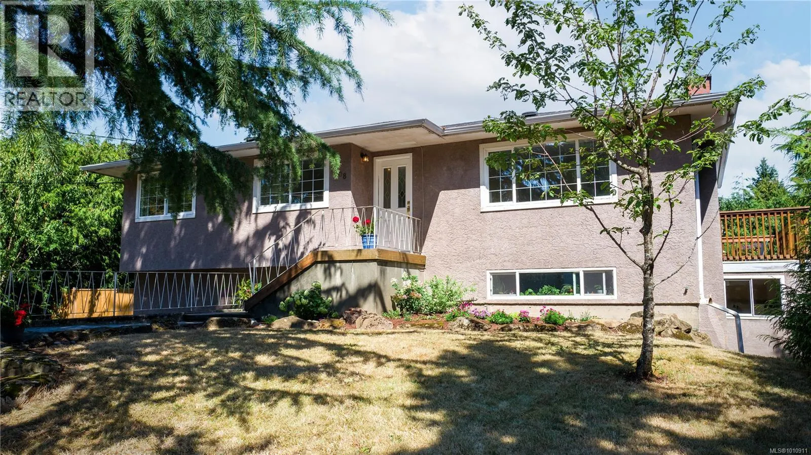 1008 Kenneth St