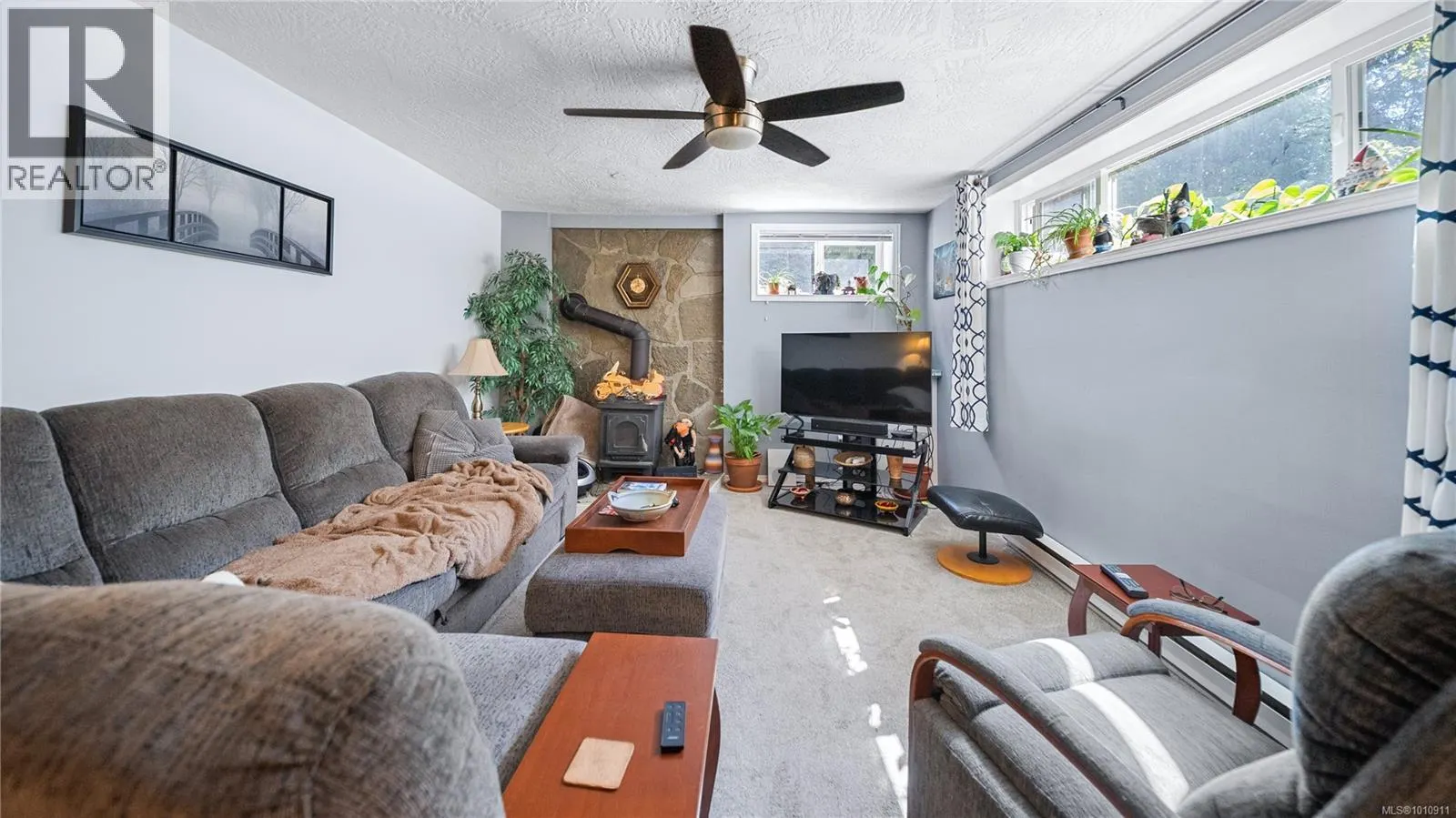1008 Kenneth St