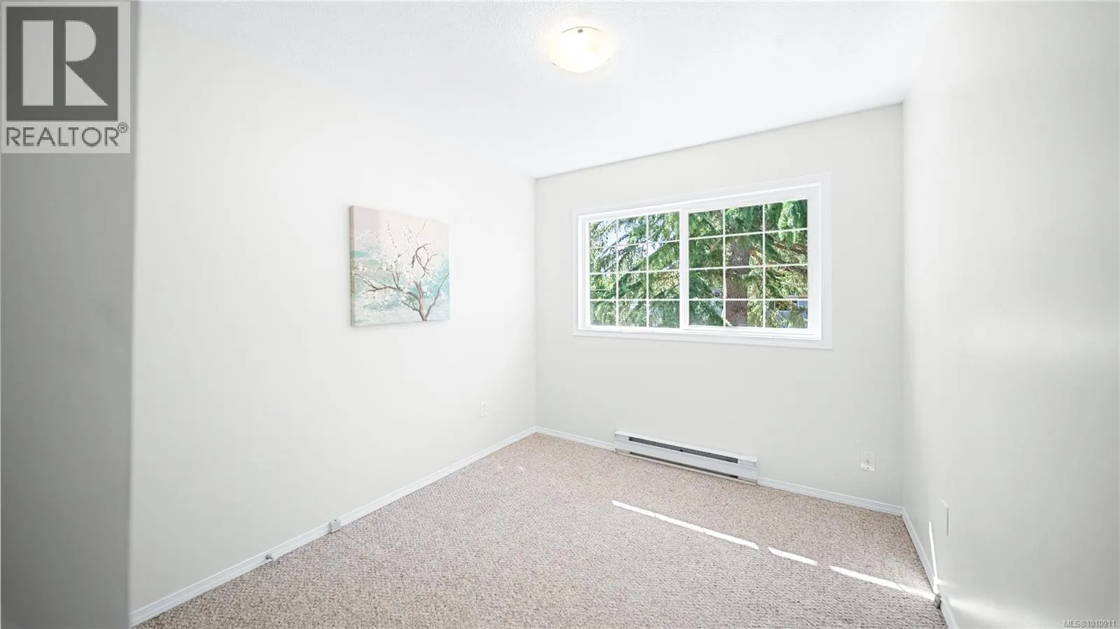 1008 Kenneth St