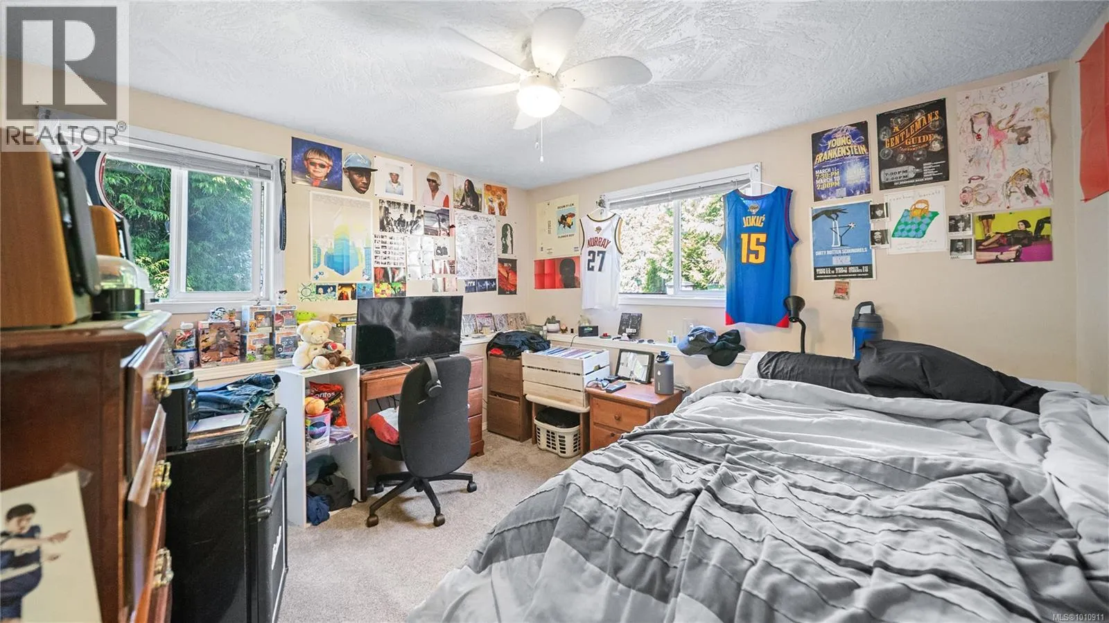 1008 Kenneth St