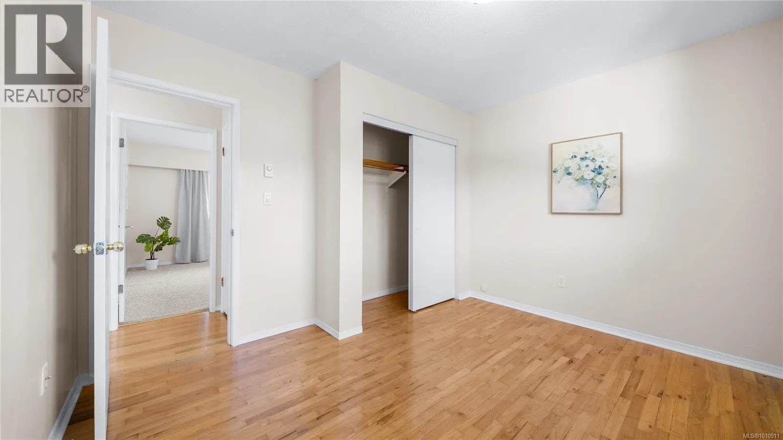1008 Kenneth St