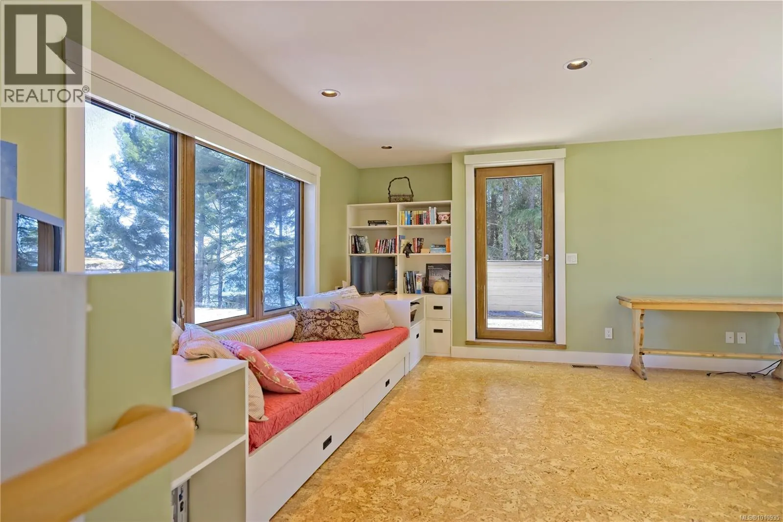2 37 Salamanca Rd