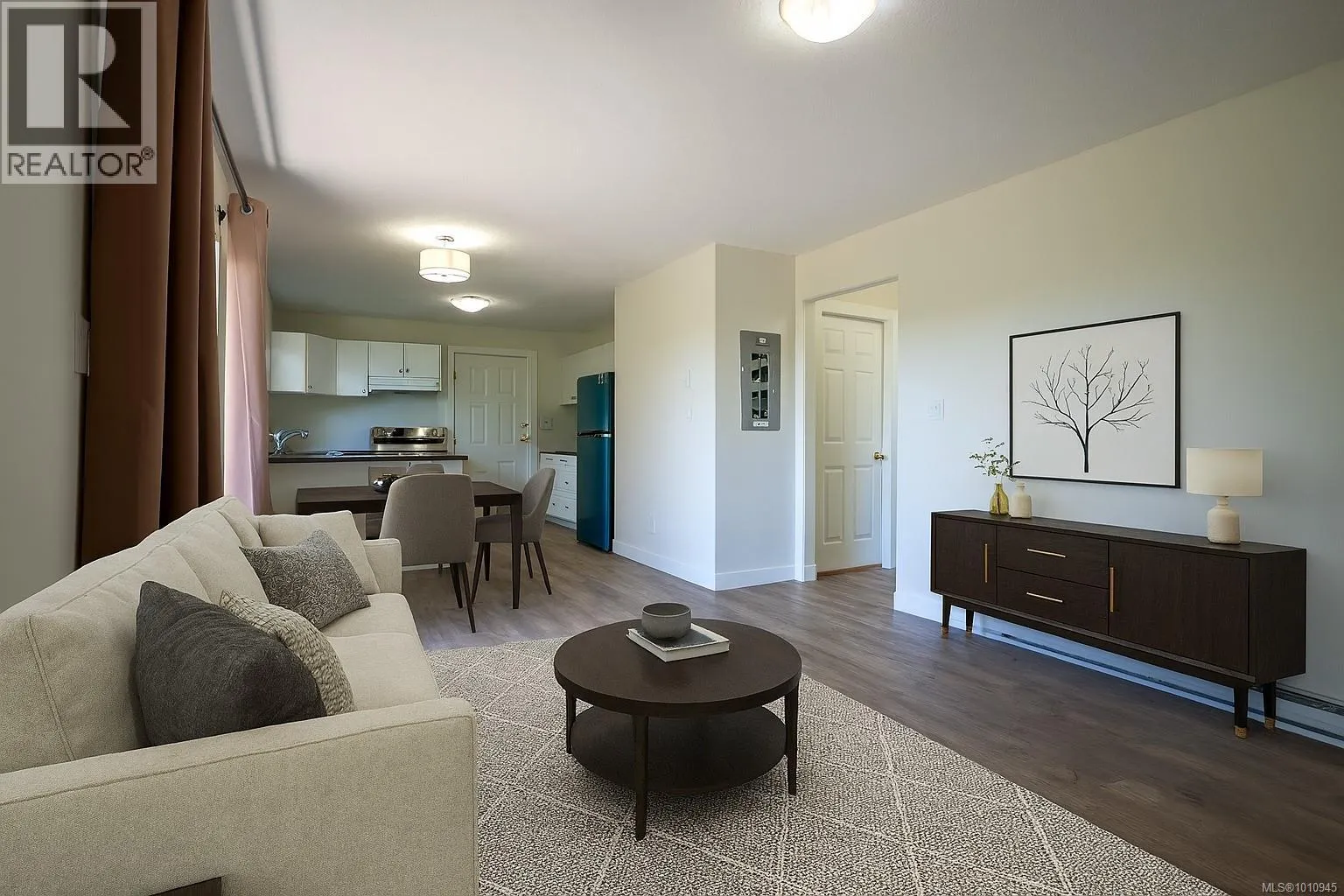 2562 Crystalview Dr