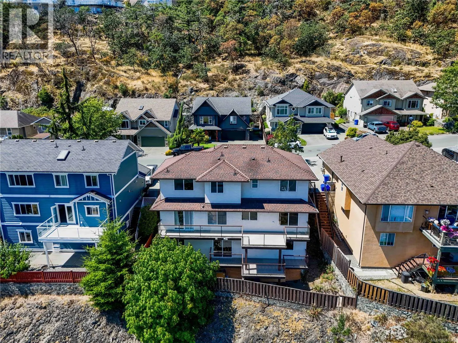 2562 Crystalview Dr