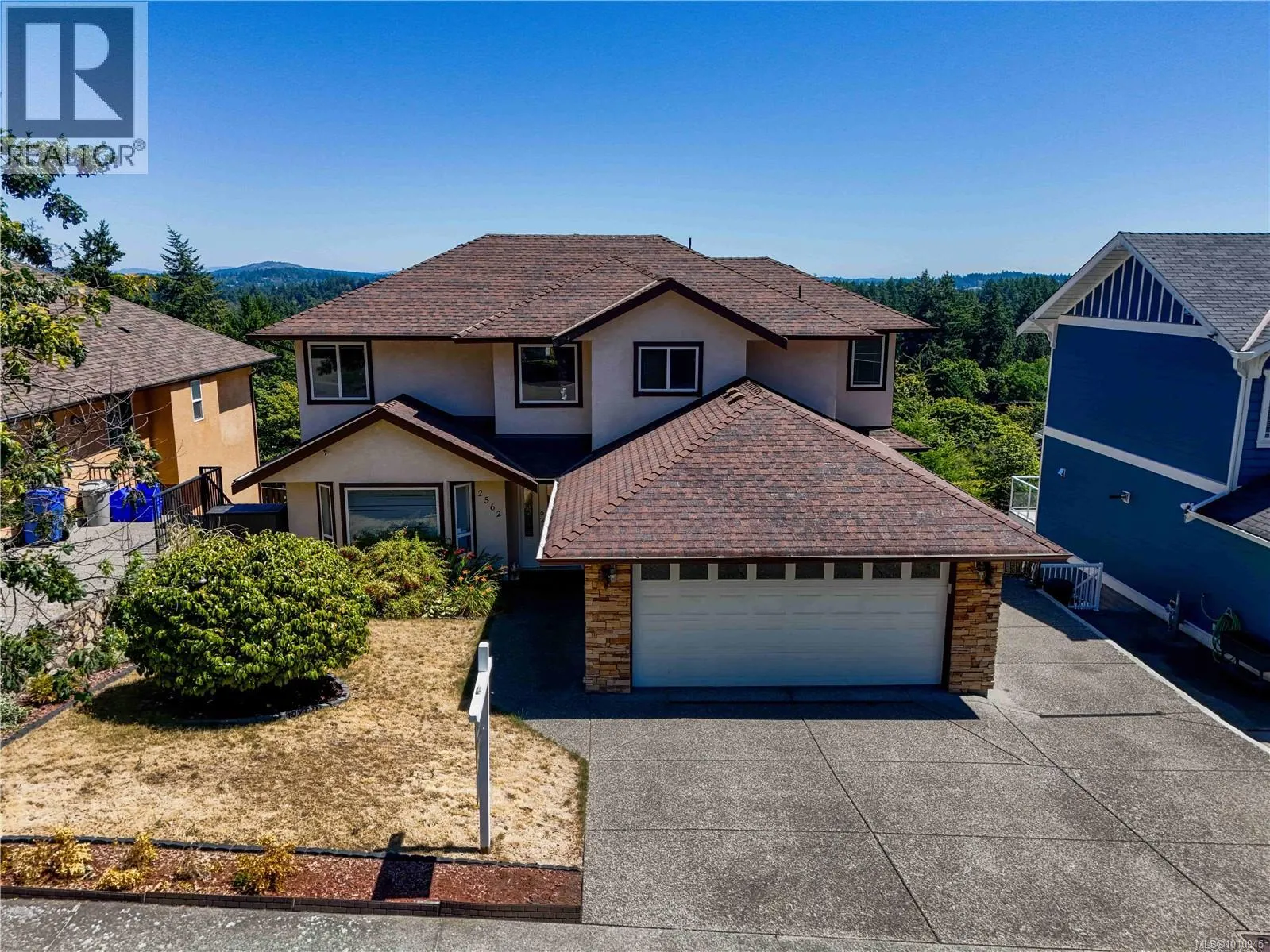 2562 Crystalview Dr