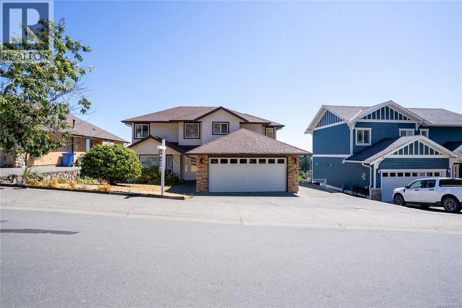 2562 Crystalview Dr