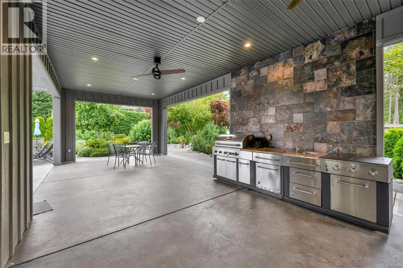 7333 Lakefront Pl