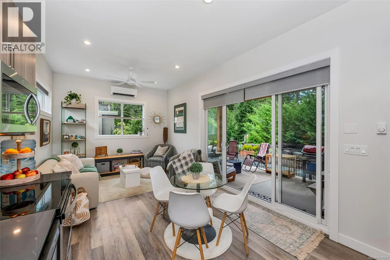 7333 Lakefront Pl