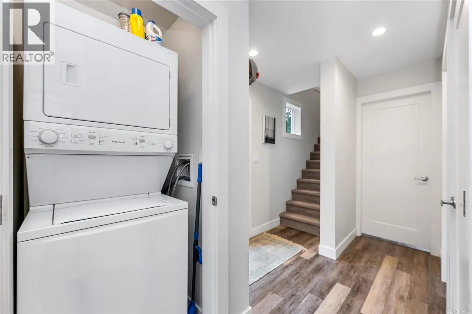 7333 Lakefront Pl