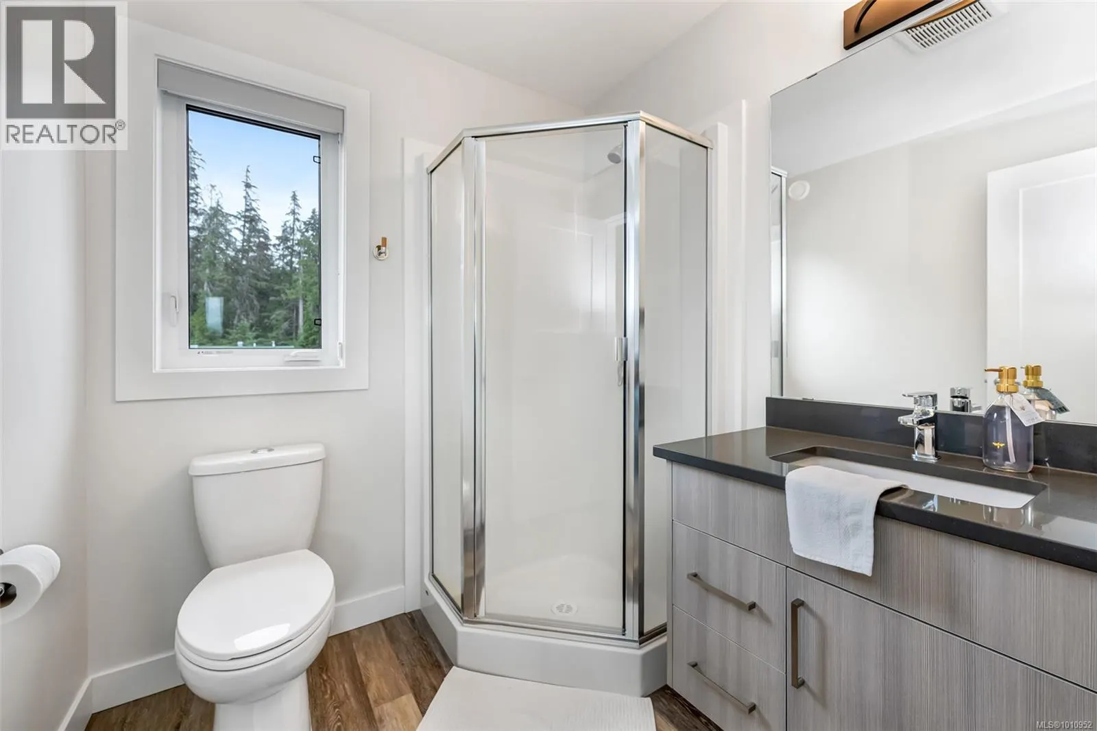 7333 Lakefront Pl