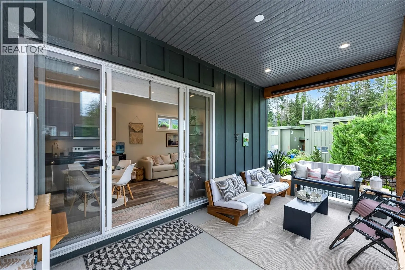 7333 Lakefront Pl