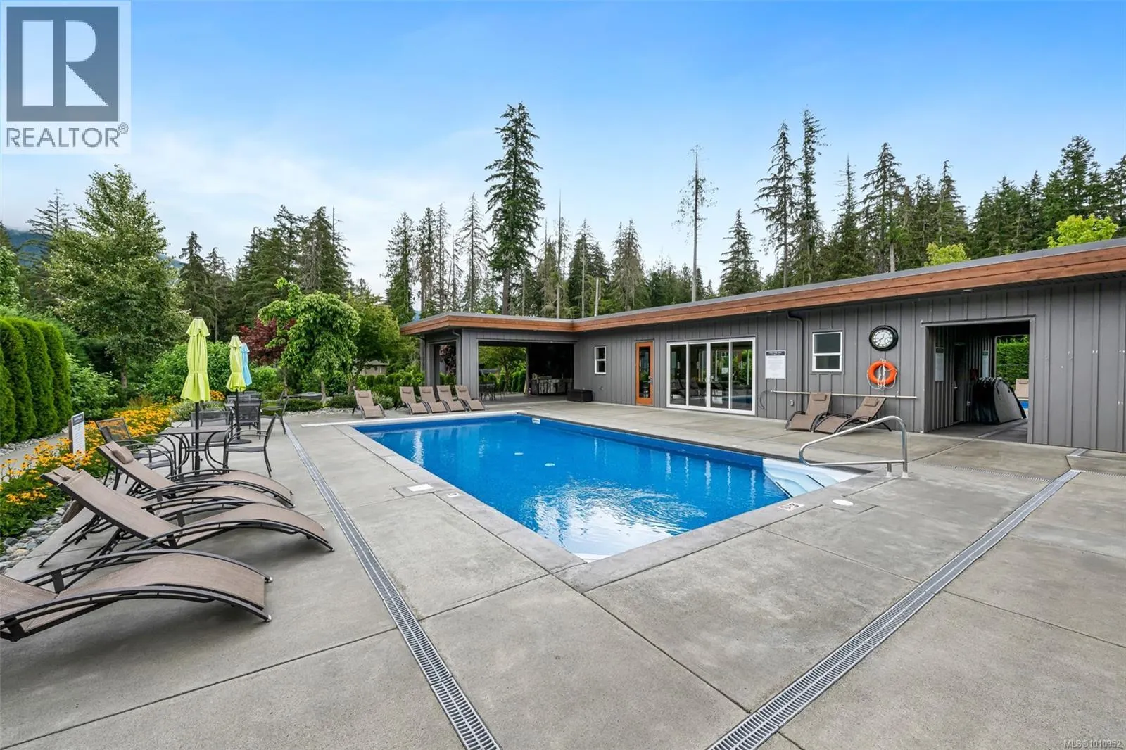 7333 Lakefront Pl